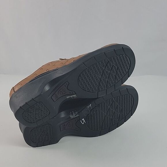 Ariat Ostrich Print Tan Leather Women's Clogs - Picture 13 of 13